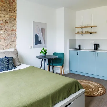 Poha House Buechel アパート